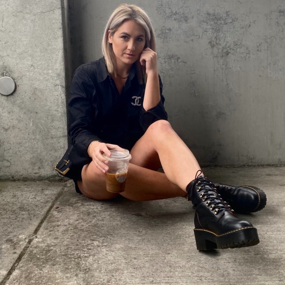 NWOT Dr. Martens // Leona Black Leather Platform Ankle Boots Size 6